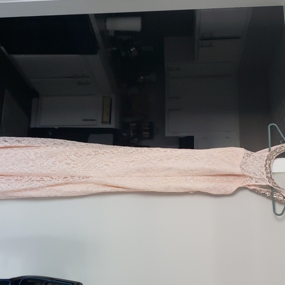 Formal lace gown - Picture 1 of 7